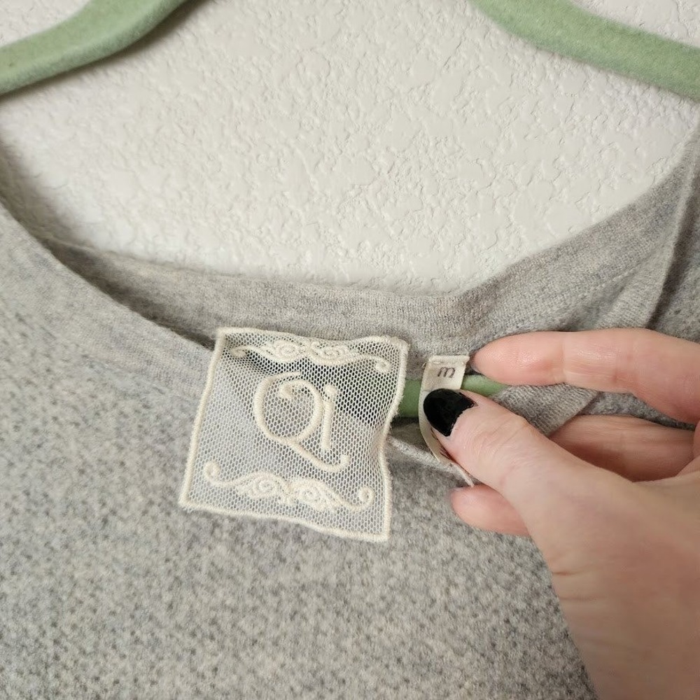 QI CASHMERE Dove Gray Knit Sweater Size M Minimalist Luxe Fall Winter - Picture 4 of 8